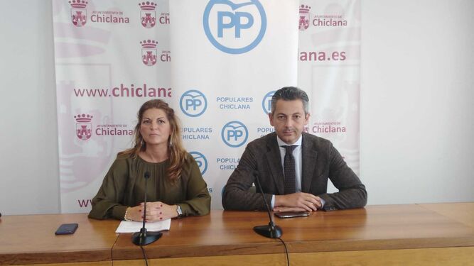 Andrés Núñez y Ana Belén Panés, en una foto reciente en el Ayuntamiento de Chiclana.