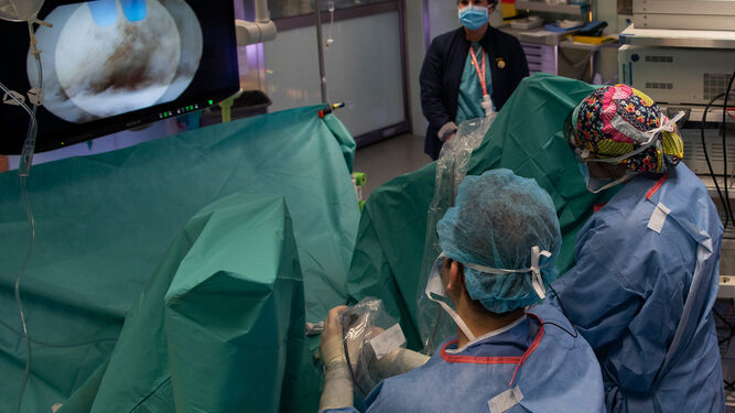 El Hospital Clínic hace cirugía endoscópica 3D