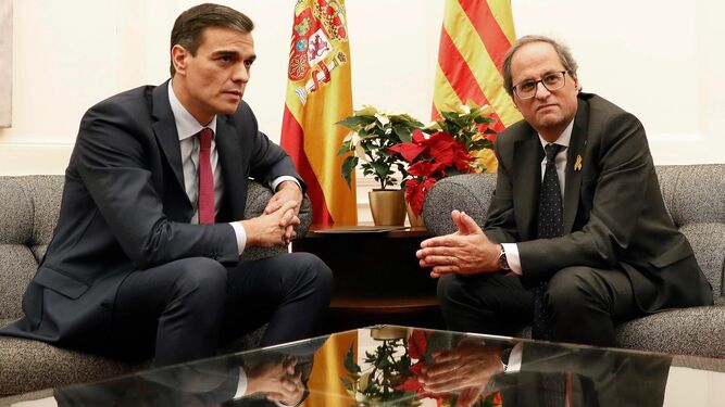 El presidente del Gobierno, Pedro Sánchez, y el de la Generalitat, Quim Torra , durante su reunión en el Palau de Pedralbes en diciembre de 2018.