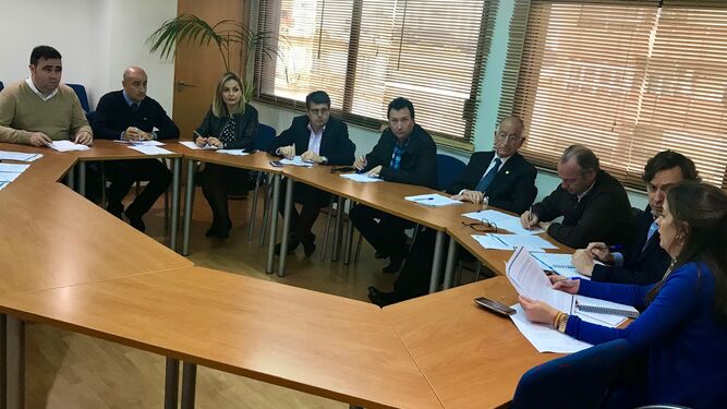 Reunión de la Mesa del Agua con los representantes del PP de Almería.