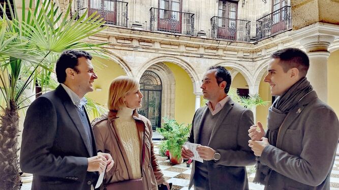 Bruno García, María José García-Pelayo, Antonio Saldaña y Jaime Espinar, en el Ayuntamiento.