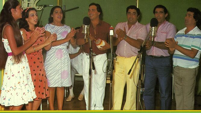 Los miembros de la Peña Tío José de Paula que grabaron el disco.
