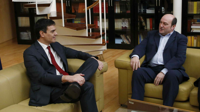 Pedro Sánchez y Andoni Ortuzar (PNV), durante una reunión