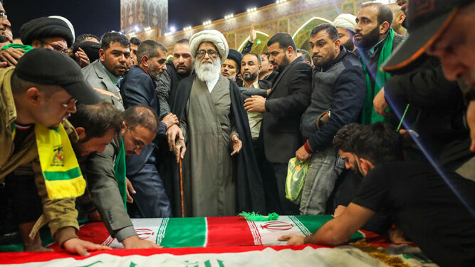 Miles de personas participan en Irán en los funerales por Qasem Soleimaní.