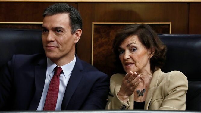 Pedro Sánchez y Carmen Calvo, esta mañana en el Congreso.