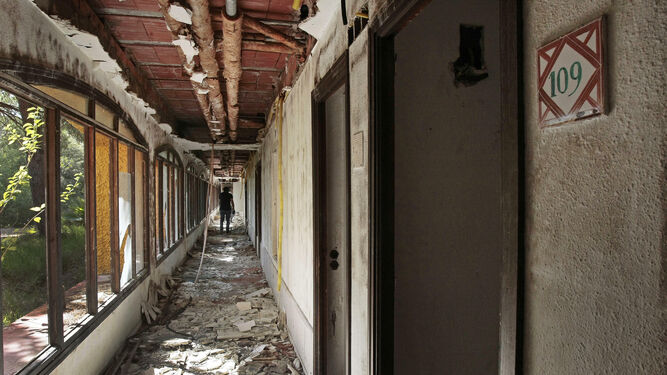 Interior del antiguo hotel Caballo Blanco, en Valdelagrana, donde supuestamente sucedieron los hechos.