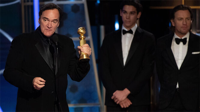 Quentin Tarantino recibe el Globo de oro al mejor guión por 'Érase una vez en Hollywood'.