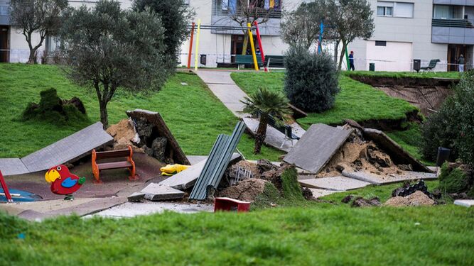 Las impactantes imágenes del hundimiento de un parque en Santander