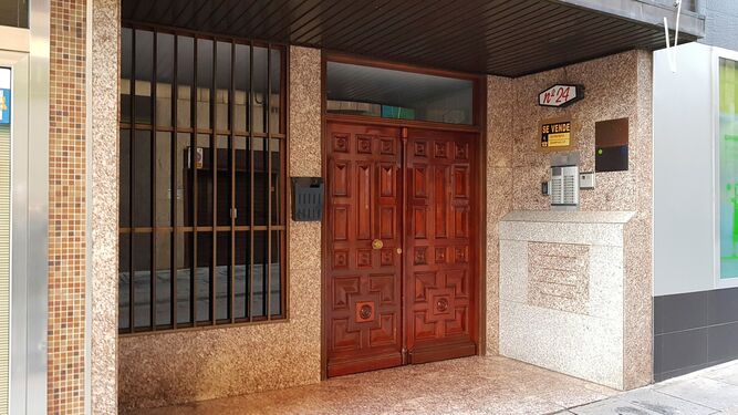 El portal de la casa de Puertollano donde ha ocurrido el asesinato