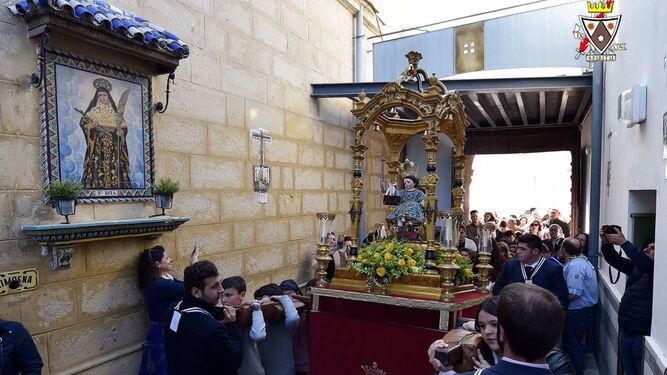 El Niño Jesús del Carmen entrando en el convento de Santa María de Gracia.