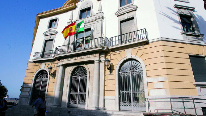 Fachada del Palacio de Justicia de Cádiz, donde está previsto que se celebre la vista oral.