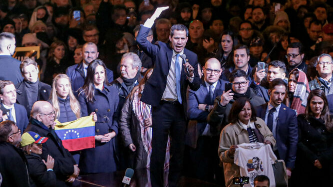 PP, Vox y Cs exprimen la visita  de Guaidó para atacar a Sánchez