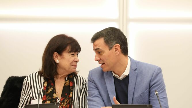 Pedro Sánchez y Cristina Narbona, en la reunión de la Ejecutiva del PSOE de este lunes.