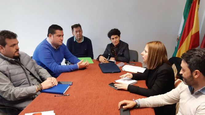 Ana Carrera, reunida con representantes de entidades locales autónomas de Jerez.