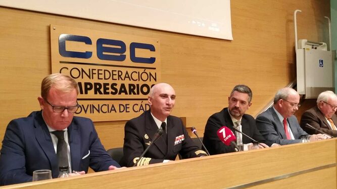 El encuentro programado en la sede de la Confederación de Empresarios de Cádiz ha incluido varias ponencias y una mesa redonda.