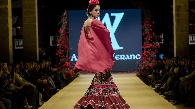 Im&aacute;genes de la inauguraci&oacute;n y primeros desfiles de la 'Pasarela Flamenca 2020'