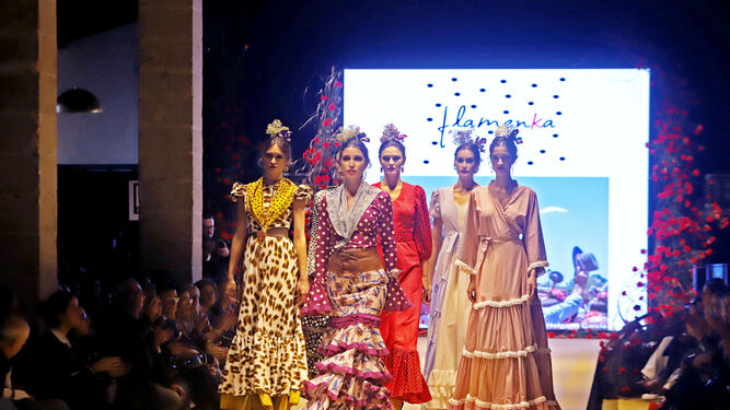 Modelos desfilando en la Pasarela Flamenca 2020.