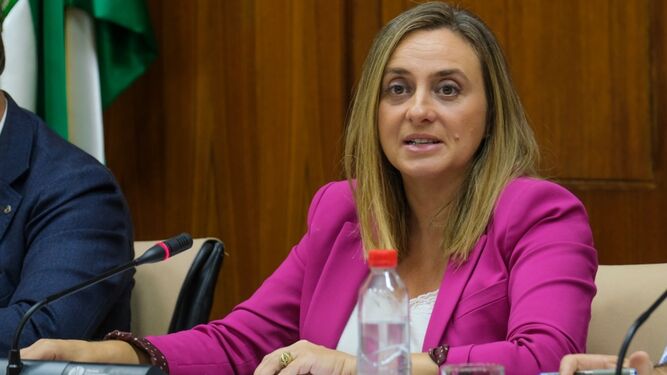 La consejera de Fomento, Marifrán Carazo, en el Parlamento de Andalucía.