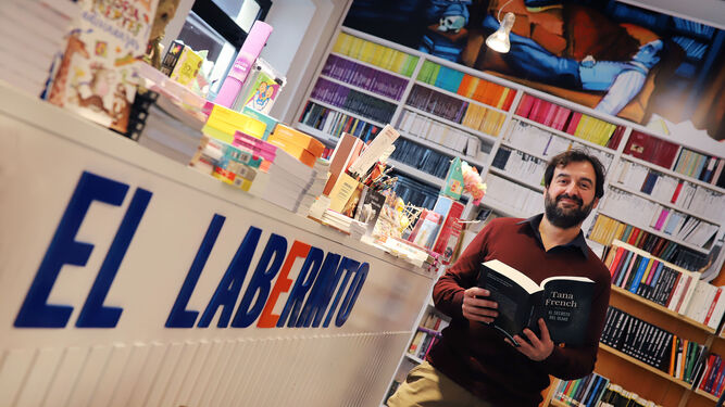 Manuel Romero Bejarano, en el interior de la librería ‘El Laberinto’, esta misma semana.