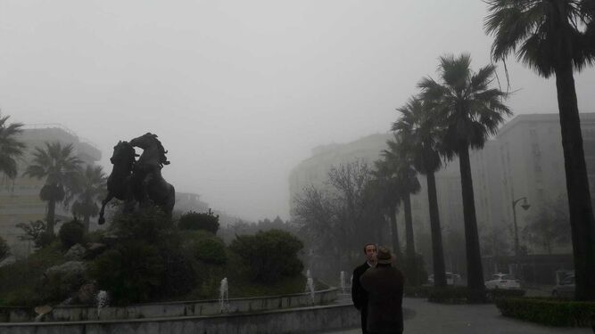 La niebla se dejó sentir en Jerez. En la imagen, la plaza del Caballo.