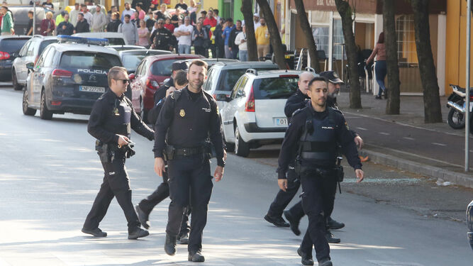 Agentes desplegados este martes en Puertas del Sur durante el atraco.