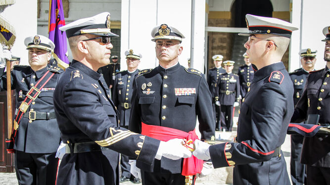 Ceremonia de transmisión del legado de la Infantería de Marina.