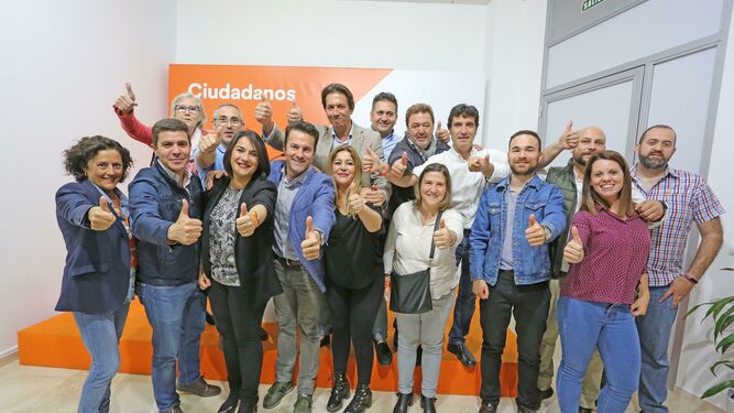 Cargos y militantes de Ciudadanos, celebrando en su sede provincial de Jerez el éxito electoral que obtuvieron en las generales de abril del año pasado.