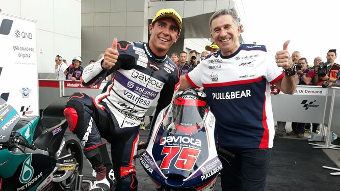 Aspar celebra con Albert Arenas la victoria en Moto3 en Qatar en el único Gran Premio que se ha podido disputar.