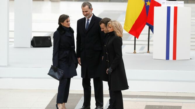 Los Reyes, con Macron y su esposa, en la visita oficial a Francia.