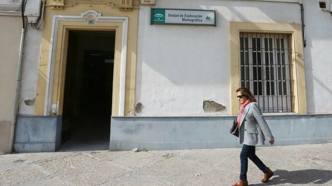 Entrada a la Unidad de Exploración Mamográfica de la calle Guadalete.