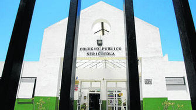 Imagen de la entrada del centro Sericícola.