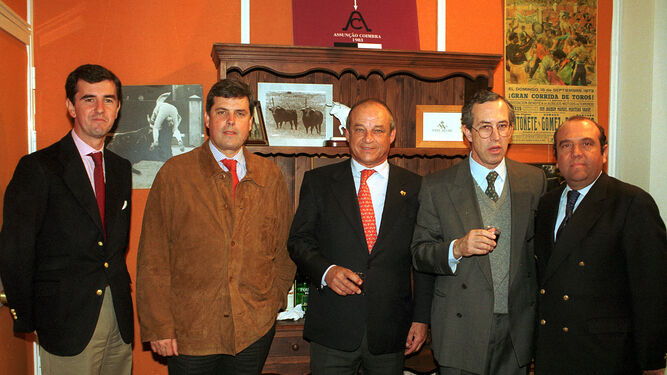 Con Rafael Molina Candau, Manuel Coimbra, Joaqu&iacute;n Grave y Juan Folque (Pala) en la Feria Mundial del Toro de 2001.