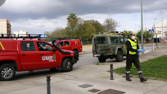 Polic&iacute;a Nacional junto a Infanter&iacute;a de Marina, y la UME en Jerez