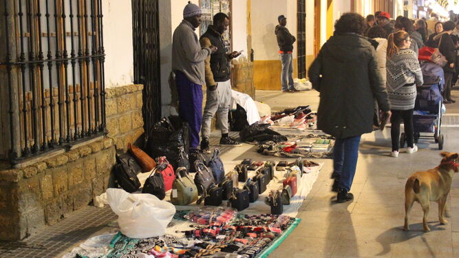 Vendedores ambulantes senegaleses en Puerto Real, en una imagen de archivo