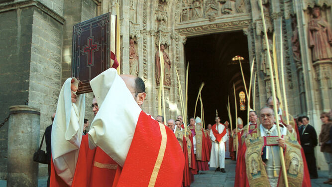 Procesión de las palmas el Domingo de Ramos en la Catedral de Sevilla.