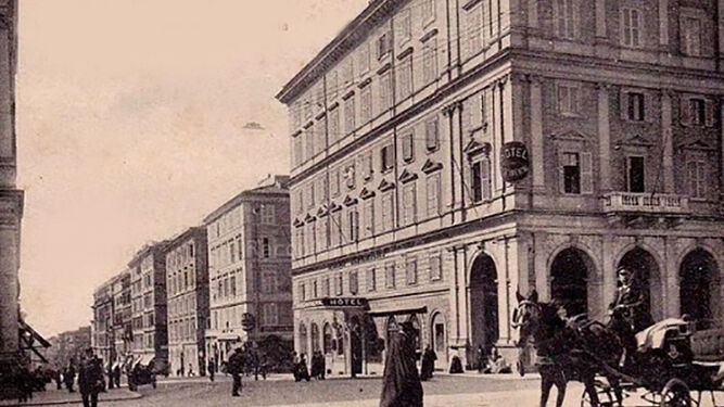 Fotografía antigua de la Via Cavour de Roma vista desde la estación de ferrocarril.
