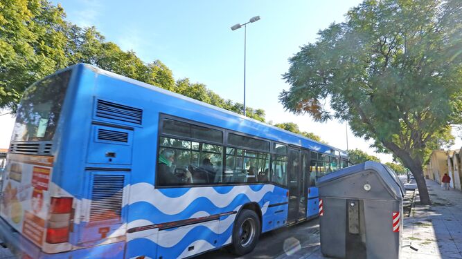 Imagen reciente de un autobús urbano en la zona Sur de Jerez