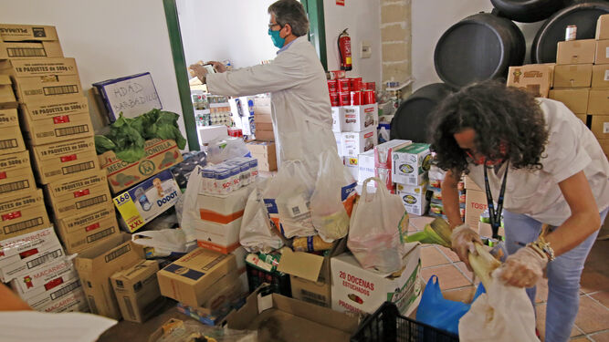 Im&aacute;genes de la iniciativa de los 'Costaleros Solidarios' contra el coronavirus en Jerez