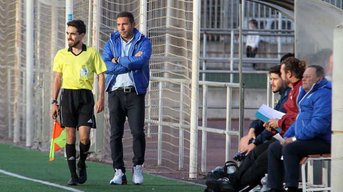 Juan Carlos, técnico del Xerez CD, elogia el trabajo de sus jugadores.