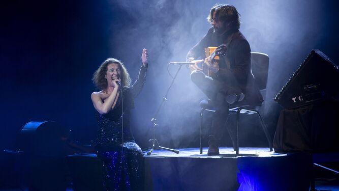 Dulce  Pontes  y  Daniel  Casares, en un concierto en el Teatro Cervantes de Málaga.