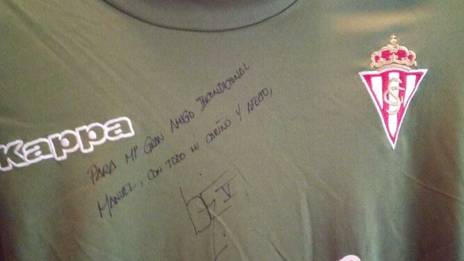 Camiseta firmada por Bernardo, actual central del Espanyol, cuando militaba en el Sporting.