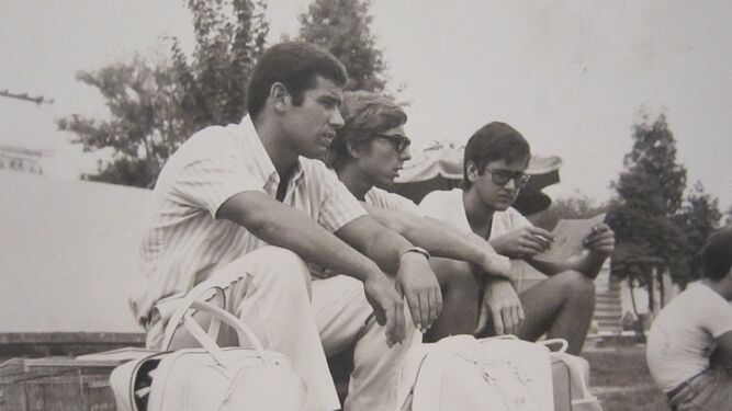 Mestre, en la primera participaci&oacute;n del Club Nazaret en el Campeonato de Andaluc&iacute;a de waterpolo: 1971 en la piscina de Chapina, en Sevilla.
