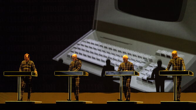Kraftwerk, en una actuación en el Lollapalooza Berlin de 2018.