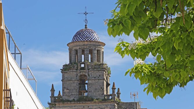 Imagen de la torre campanario de San Juan de los Caballeros.
