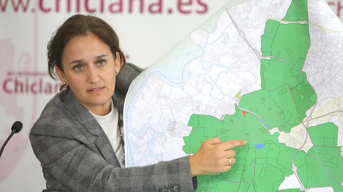 La delegada de Urbanismo, Ana González, en una comparecencia durante el proceso de aprobación del PGOU de Chiclana.