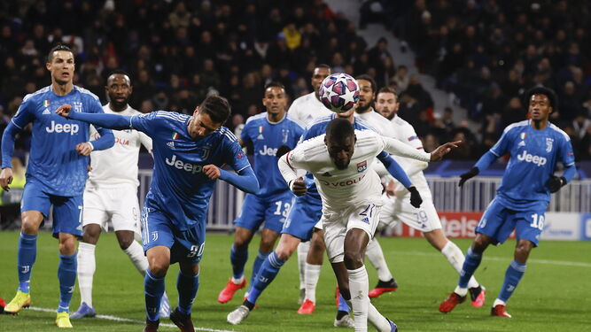 Imagen del partido de ida disputado entre el Lyon y la Juventus el pasado 26 de febrero