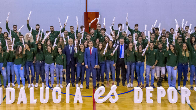 Los deportistas andaluces becados en una edición anterior.