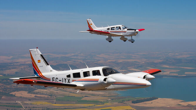 Dos aviones de prácticas de la Escuela de Pilotos sobre el espacio aéreo de la zona de Jerez.