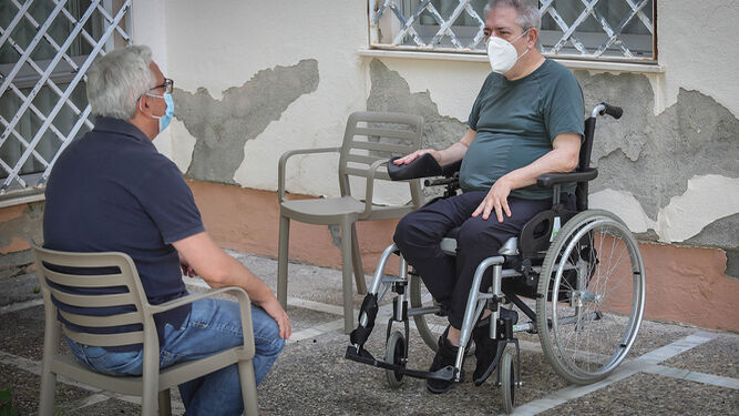 Emocionante reencuentro de familiares con los ancianos de la residencia Domusvi Montealto