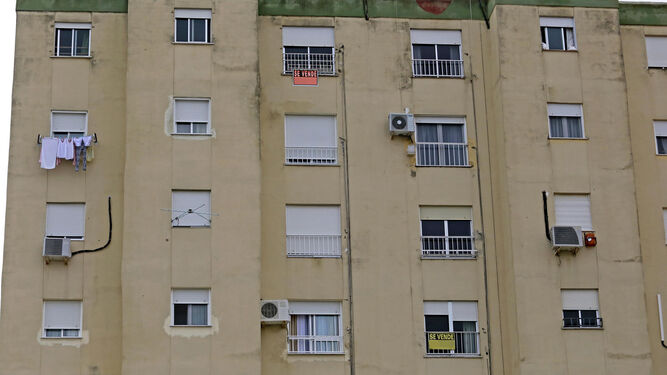 Unas viviendas en venta en una barriada de Jerez.
